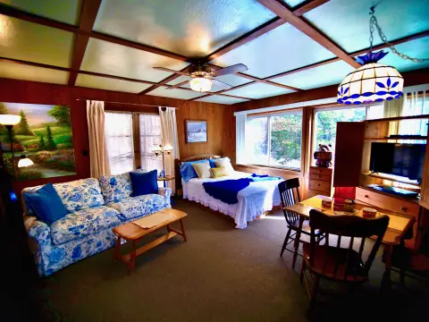 Tuckett Inn